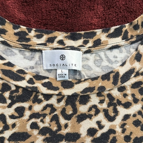 Socialite Cheetah/Leopard Print T-Shirt - Size Large - Picture 3 of 4